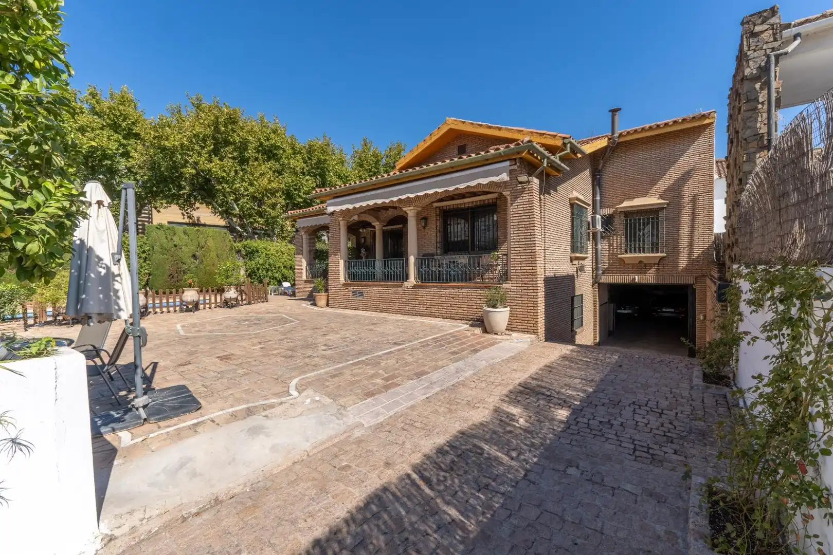 Vista exterior de Casa o xalet en venda en Córdoba amb Aire condicionat, Calefacció i Jardí privat