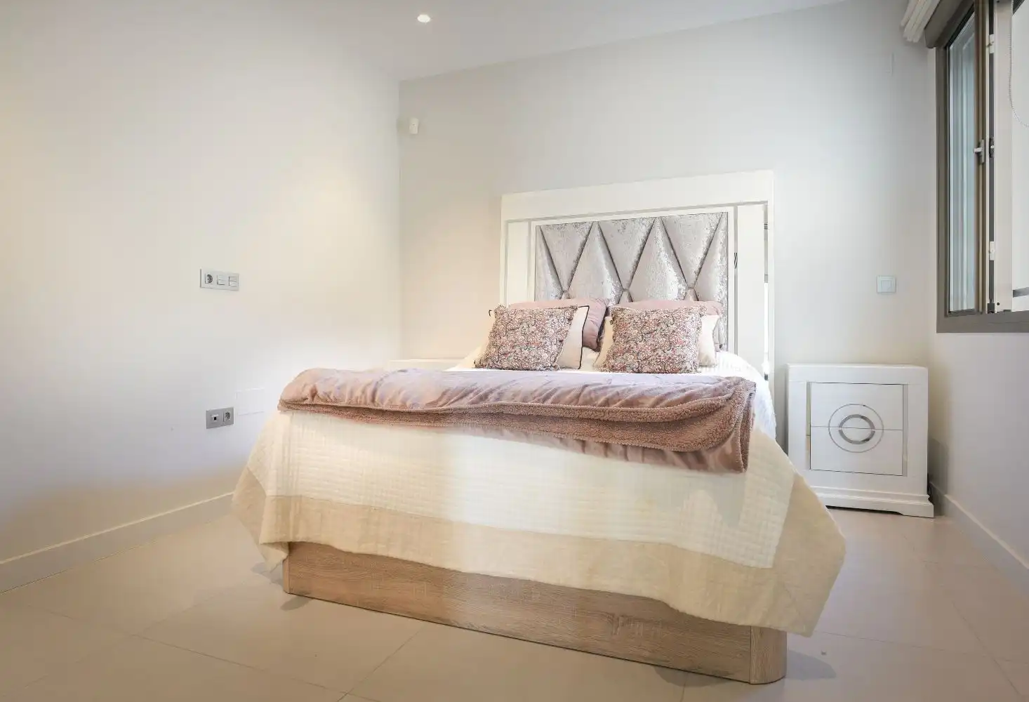 Schlafzimmer von Wohnungen zum Verkauf in Marbella mit Klimaanlage, Möbliert und Ofen