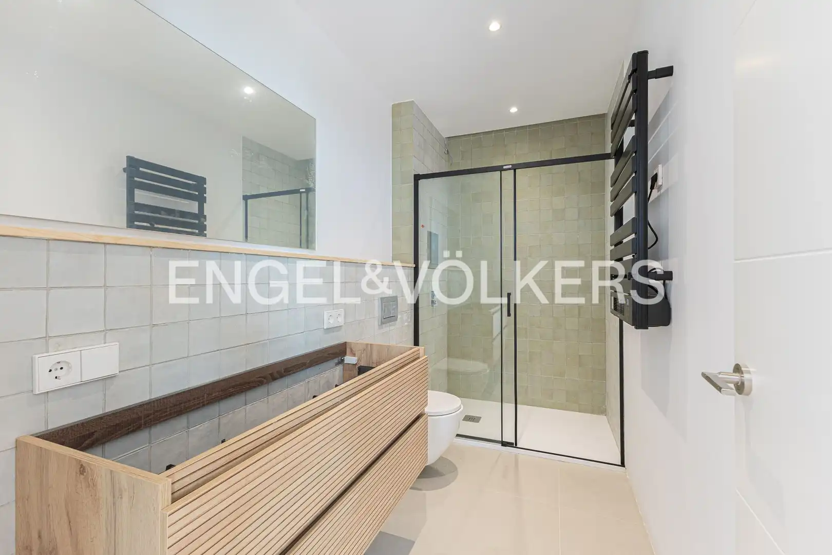 Bathroom of Houses for sale in Barcelona  with Air Conditioner, Heating and Private garden