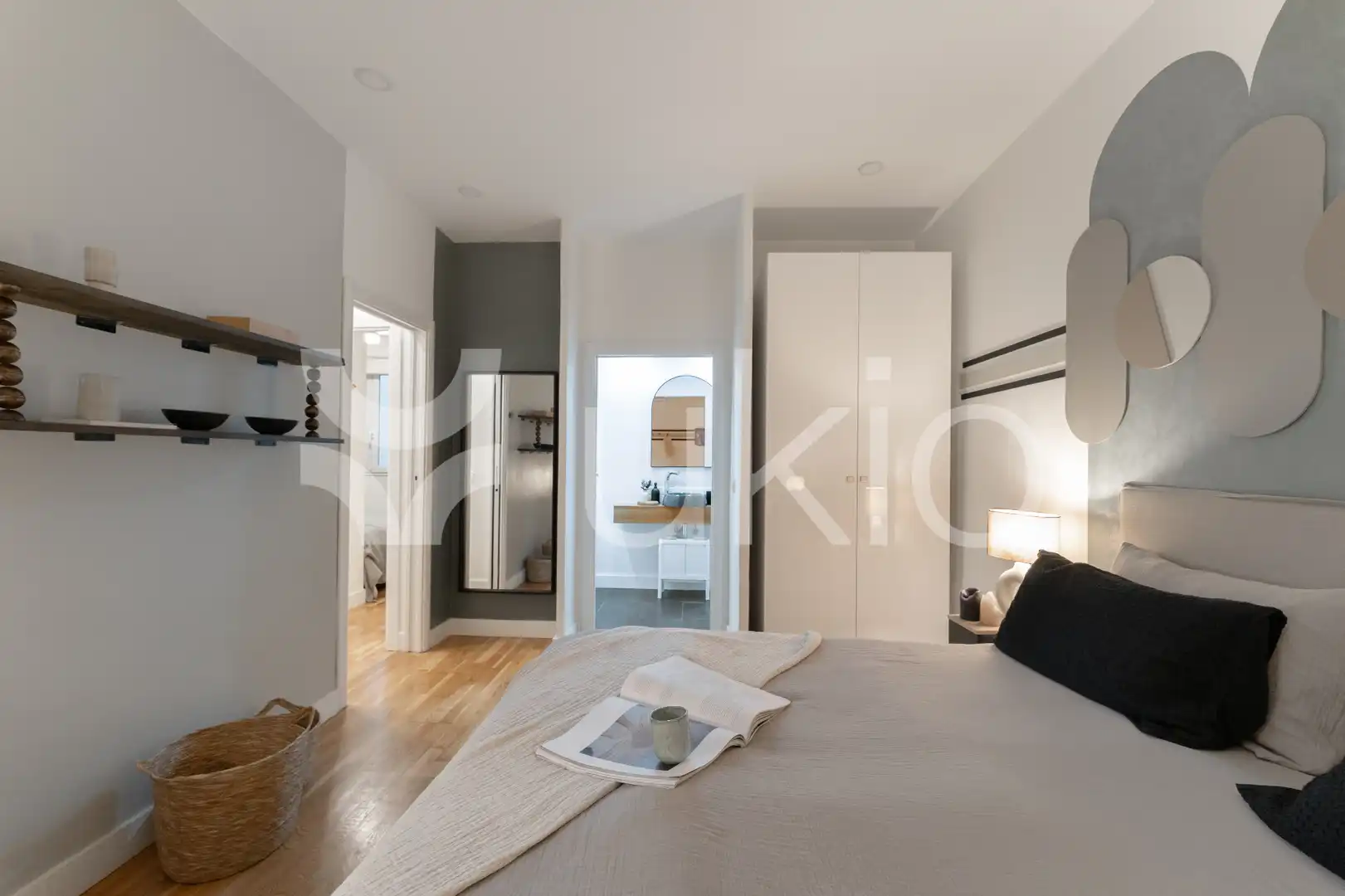 Dormitori de Apartament de lloguer en Madrid amb Aire condicionat, Calefacció i Moblat