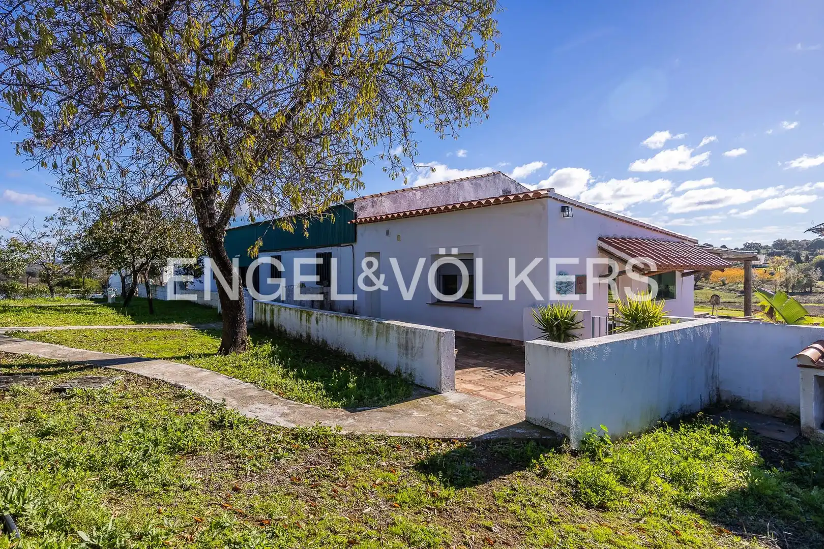Vista exterior de Finca rústica en venda en Cazalla de la Sierra amb Calefacció