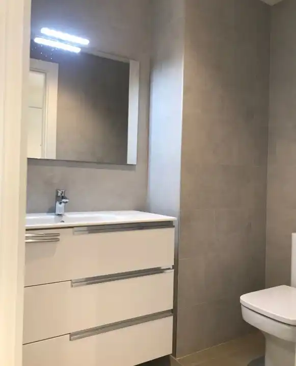 Bany de Pis de lloguer en Sant Just Desvern amb Aire condicionat, Calefacció i Parquet