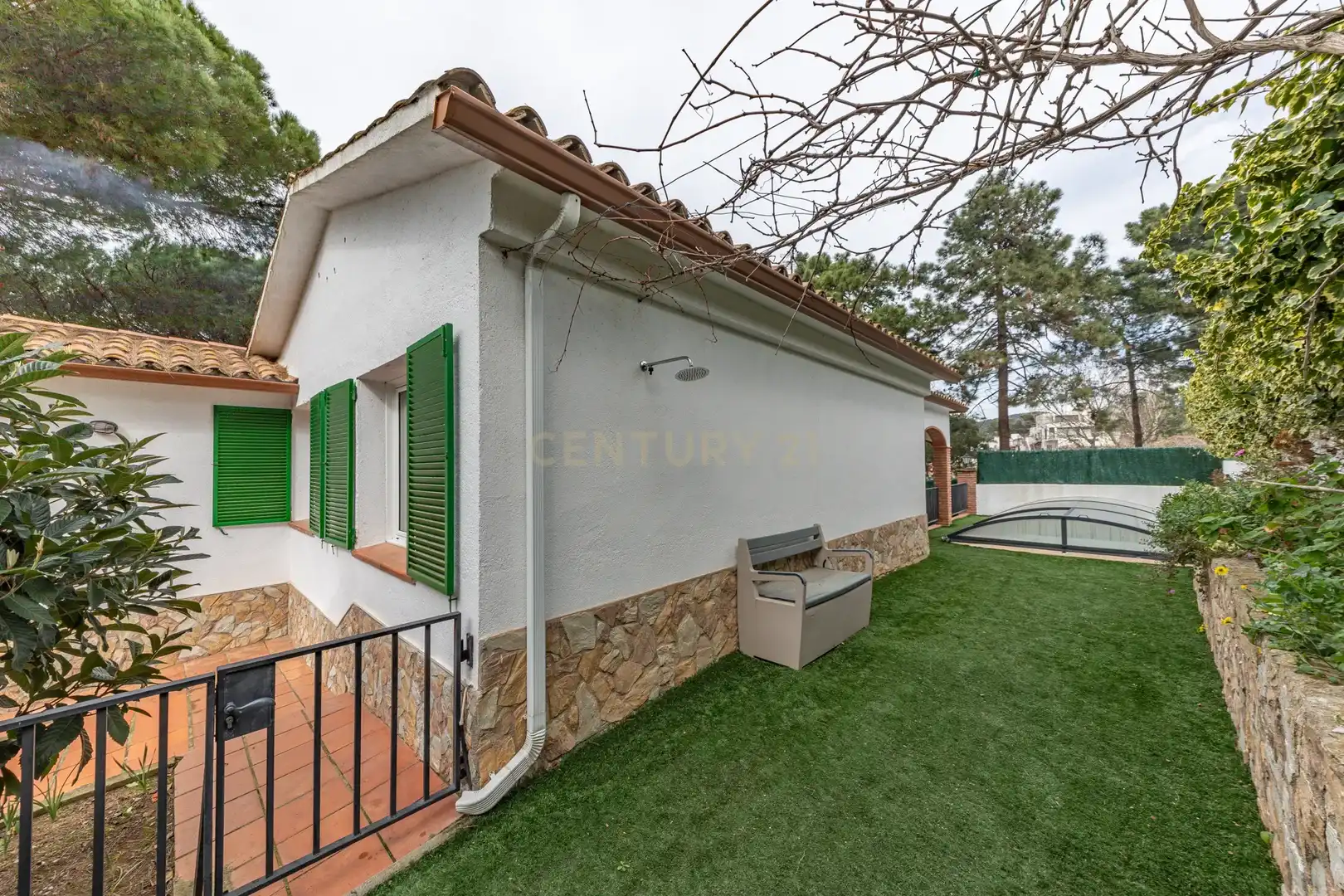 Vista exterior de Casa o xalet en venda en Tordera amb Jardí privat, Piscina i Alarma