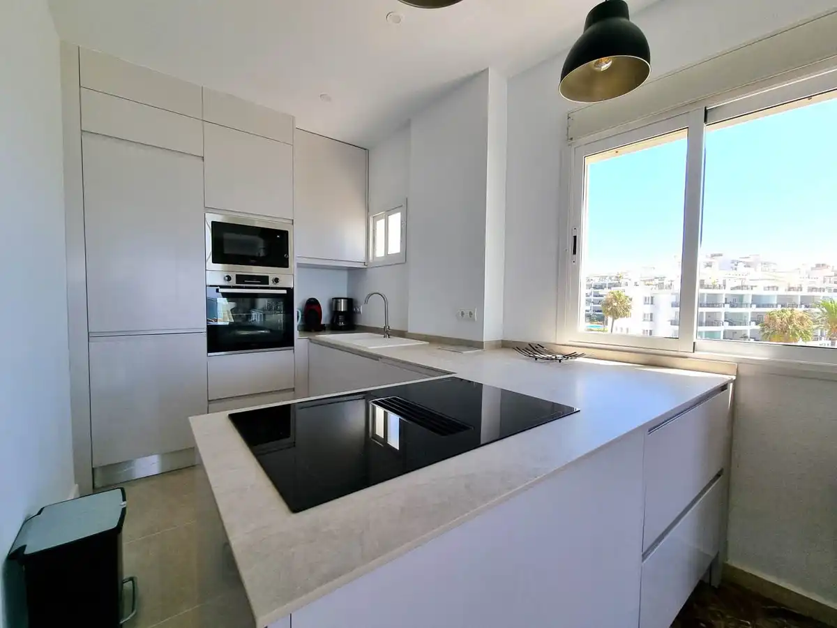 Apartamento con piscina en venta en Calahonda, imagen 3