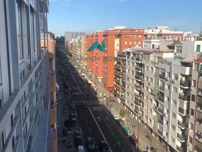 Vista exterior de Pis de lloguer en  Sevilla Capital amb Calefacció