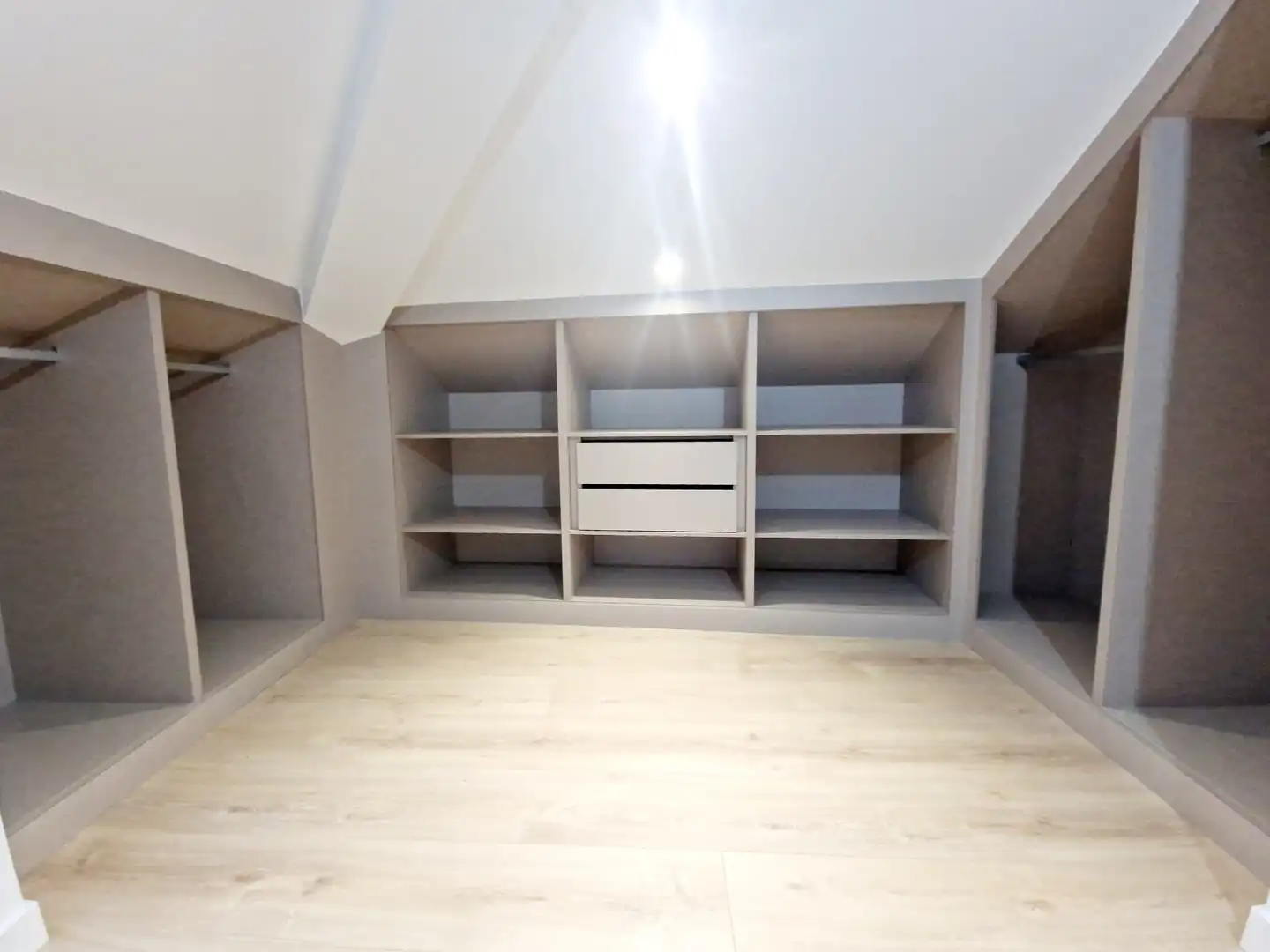 Schlafzimmer von Dachboden zum Verkauf in A Coruña Capital  mit Heizung, Ofen und Waschmaschine