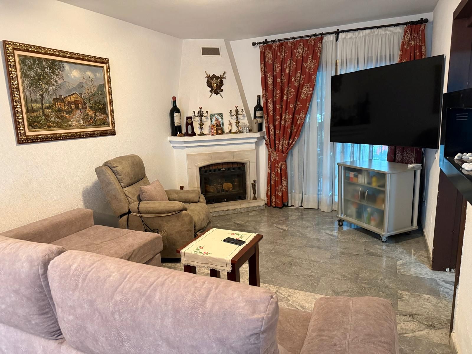 Sala d'estar de Casa adosada en venda en Mijas amb Aire condicionat, Terrassa i Traster