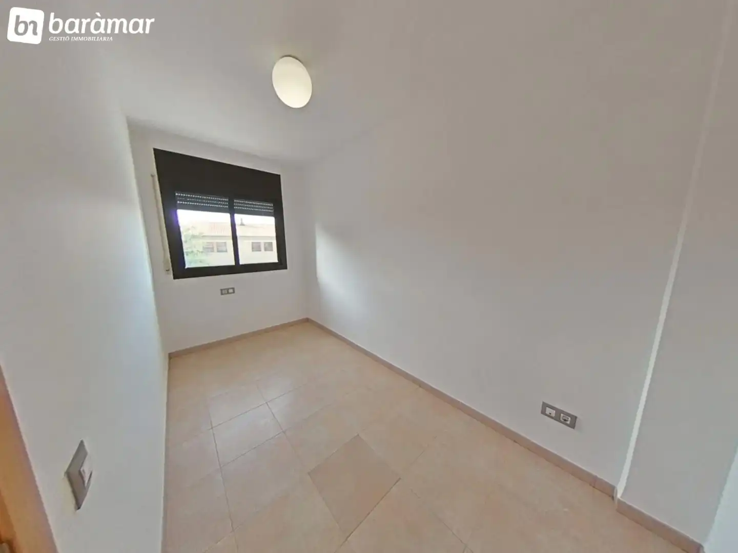 Habitación de Casa adosada en venta en Roda de Berà con Aire acondicionado, Calefacción y Jardín privado