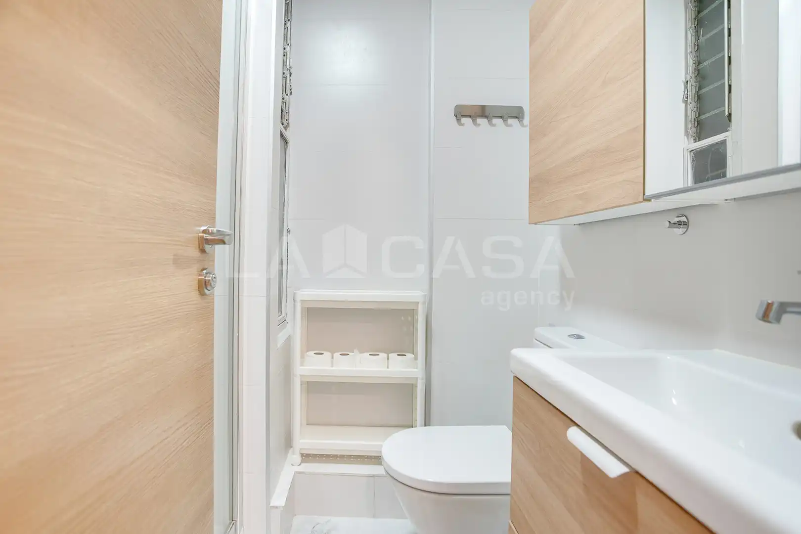 Baño de Piso en venta en Barcelona con Calefacción y Balcón