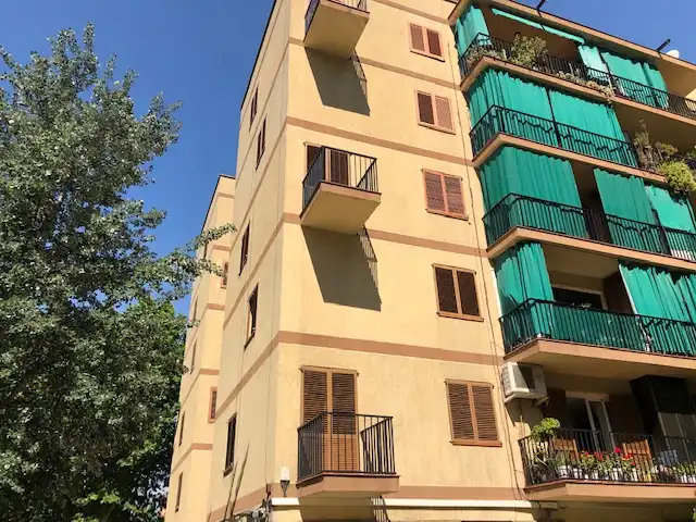 Vista exterior de Pis en venda en Cerdanyola del Vallès