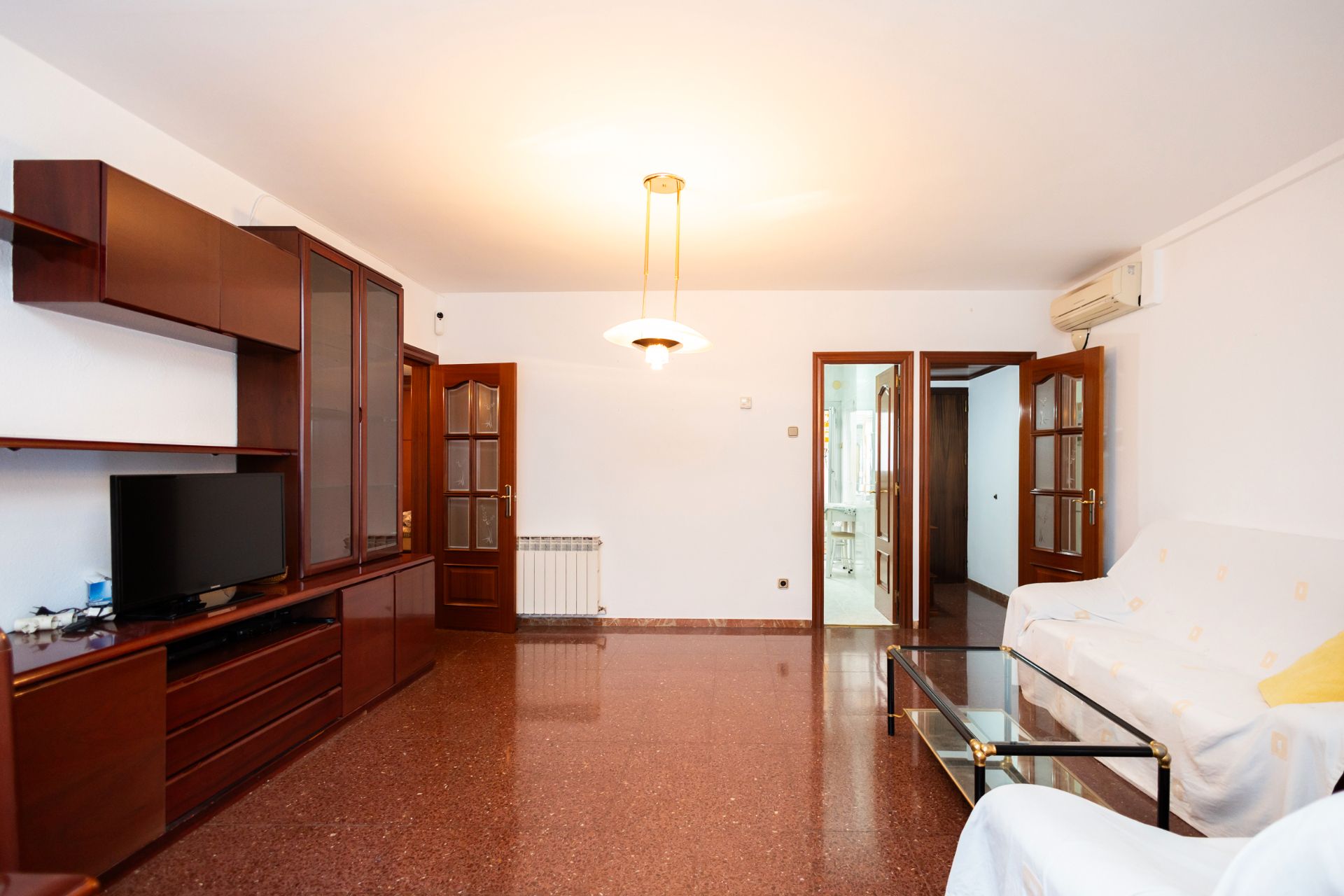 Sala d'estar de Pis en venda en Cornellà de Llobregat amb Aire condicionat, Forn i Balcó