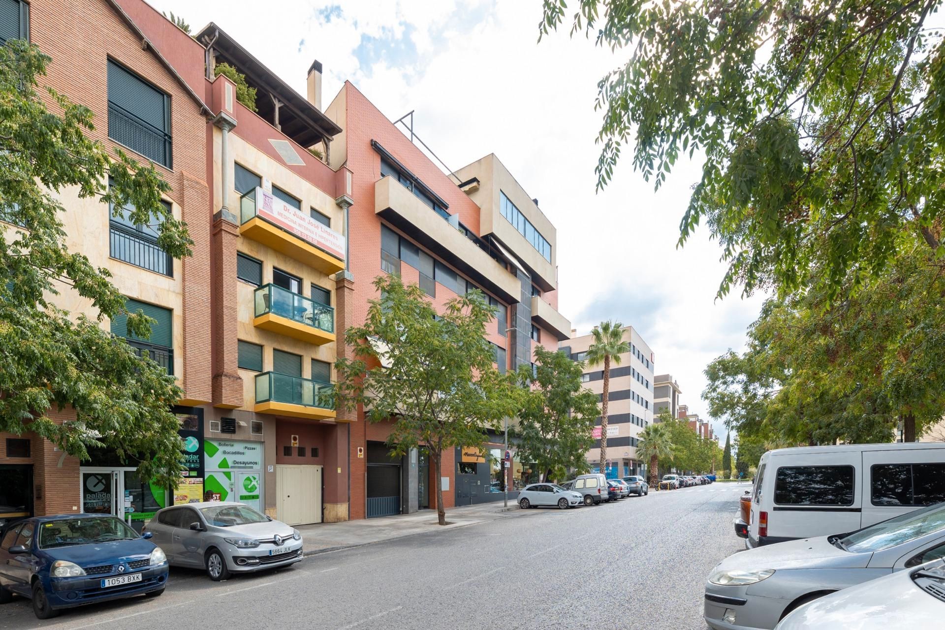 Vista exterior de Pis en venda en  Granada Capital amb Aire condicionat, Calefacció i Traster
