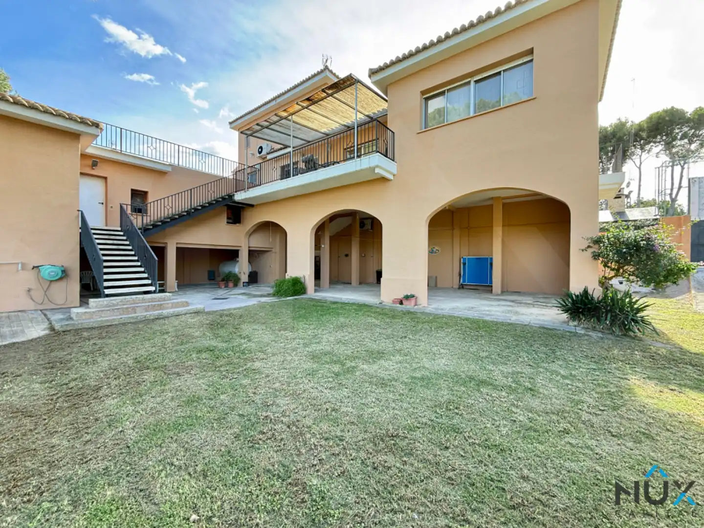 Vista exterior de Casa o xalet en venda en Riba-roja de Túria amb Aire condicionat, Calefacció i Jardí privat