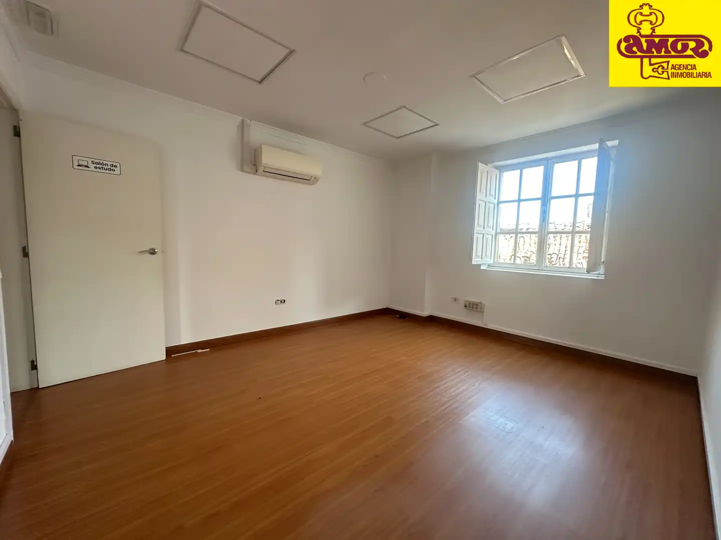 Flat for sale in Santiago de Compostela   with Air Conditioner, Heating and Terrace