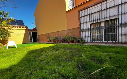 Jardí de Casa adosada en venda en Algeciras amb Aire condicionat, Calefacció i Terrassa