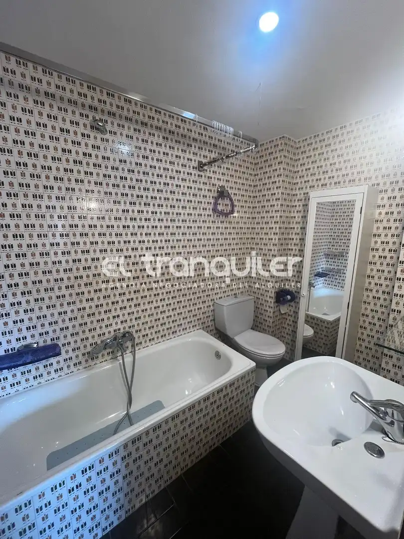 Bathroom of Flat for rent in Madrid  with Parquet flooring, Terrace and Washing machine