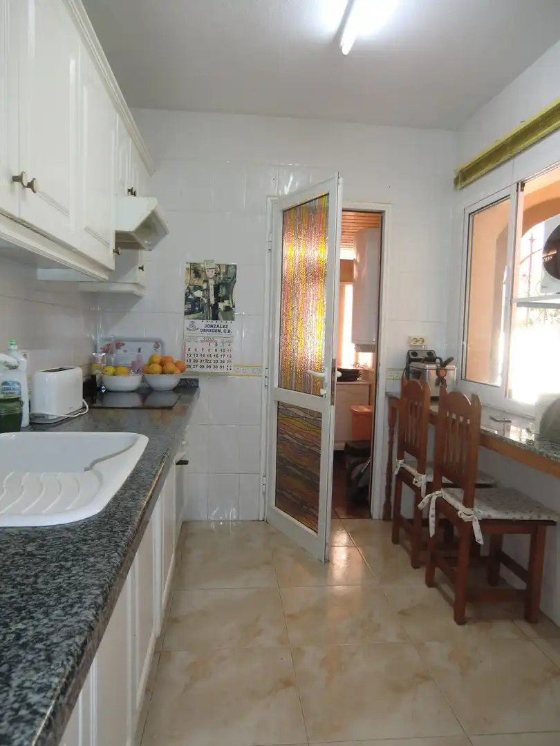 Küche von Einfamilien-Reihenhaus zum Verkauf in Adeje mit Privatgarten, Terrasse und Abstellraum