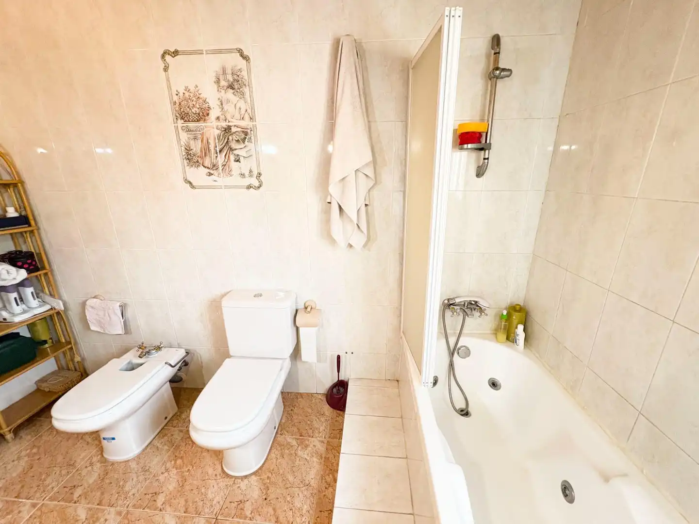 Badezimmer von Einfamilien-Reihenhaus zum Verkauf in San Isidro mit Klimaanlage, Privatgarten und Terrasse