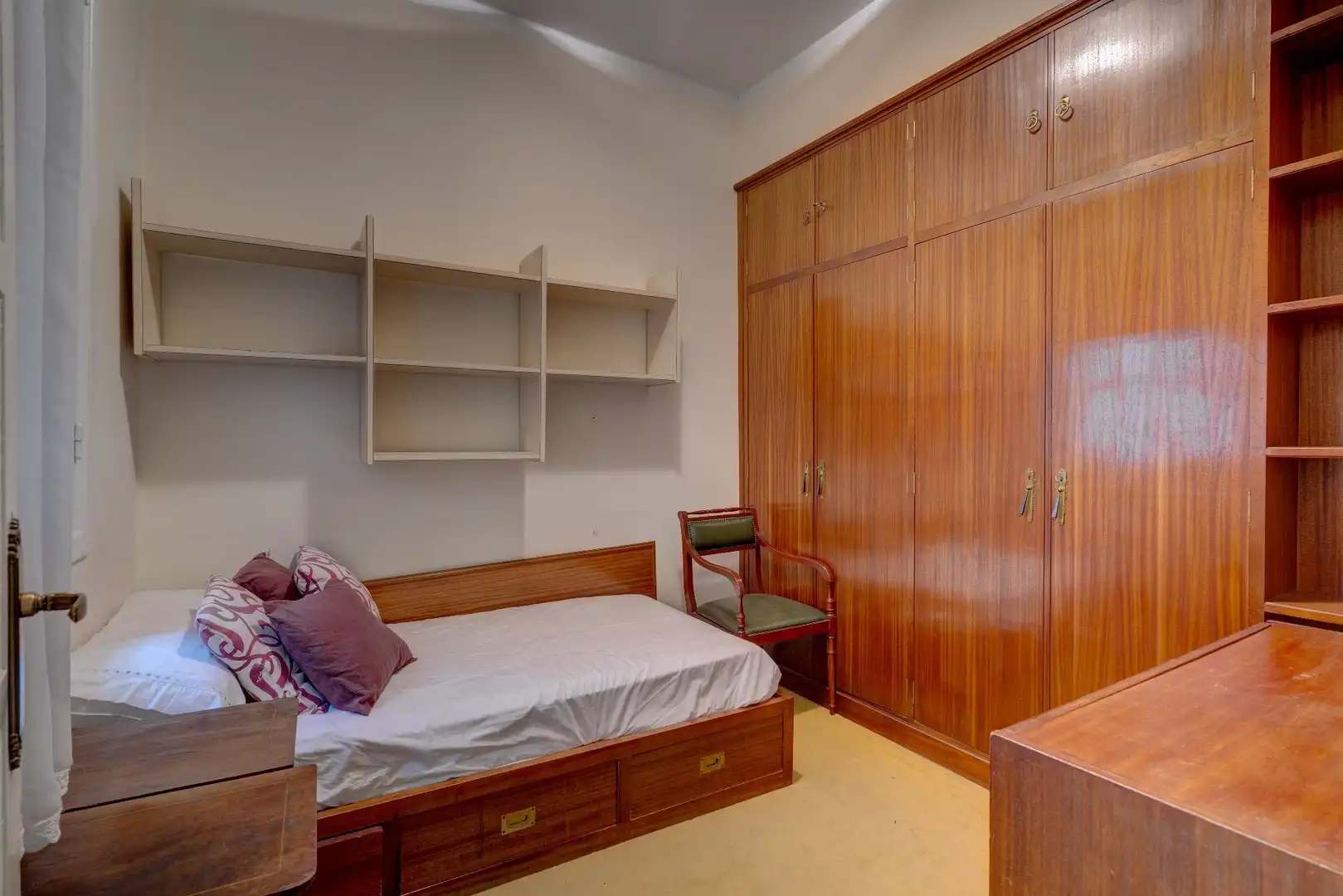 Habitación de Piso en venta en Irun  con Calefacción, Trastero y Amueblado