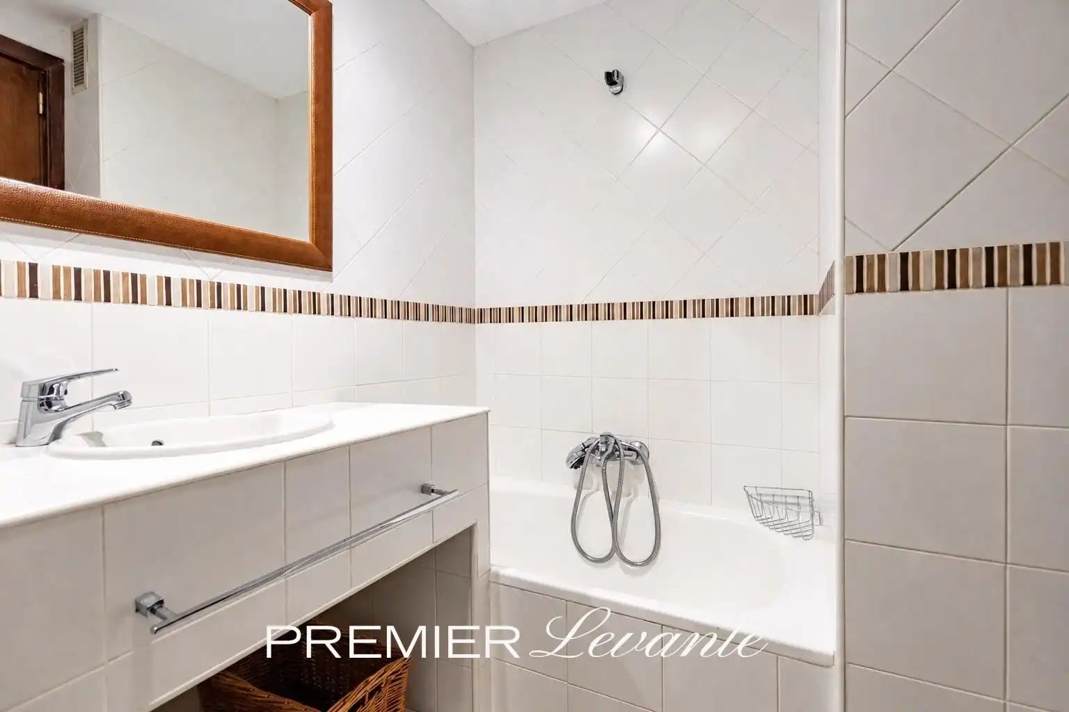 Badezimmer von Wohnung zum Verkauf in Alicante / Alacant mit Klimaanlage und Balkon