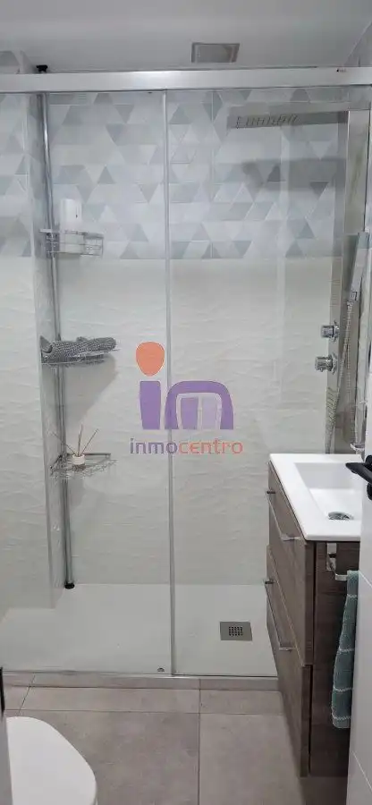 Baño de Casa adosada en venta en Valdepeñas con Aire acondicionado, Calefacción y Piscina comunitaria