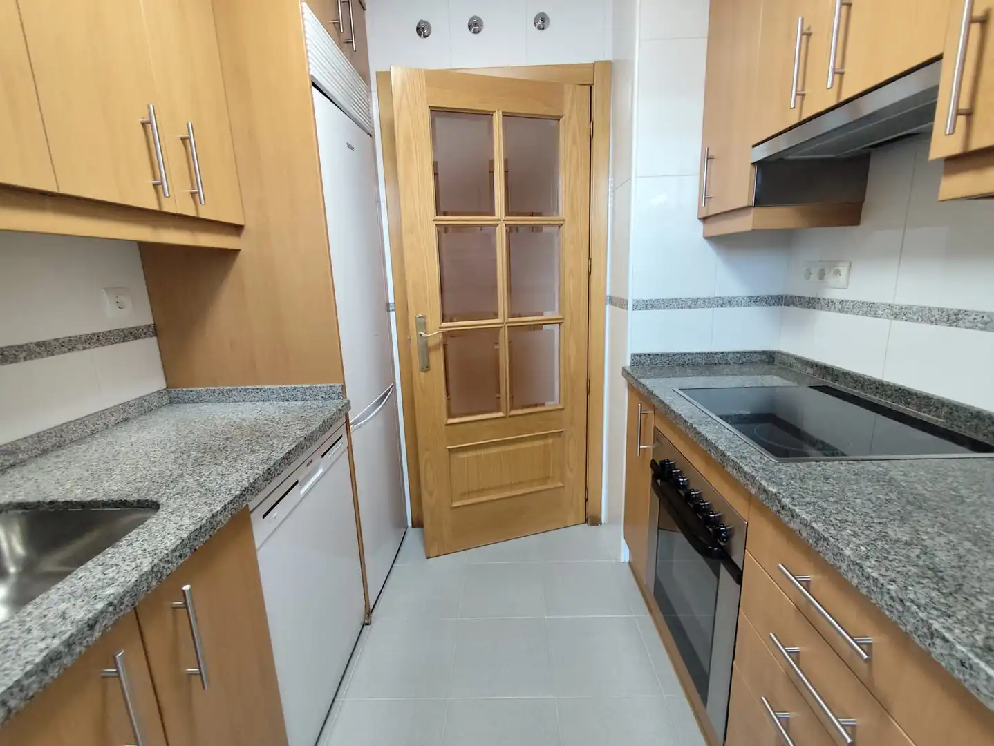 Cuina de Apartament de lloguer en Arroyo de la Encomienda amb Traster i Piscina comunitària