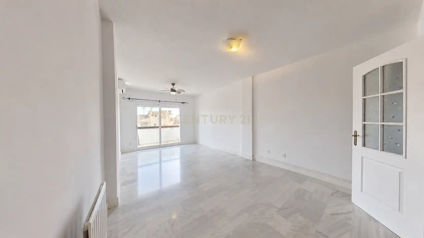 Sala d'estar de Apartament en venda en Rincón de la Victoria amb Aire condicionat, Piscina i Balcó