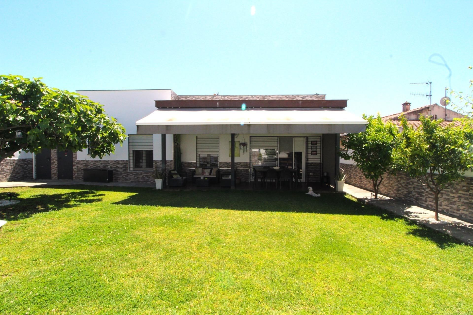 Vista exterior de Casa o xalet en venda en Badajoz Capital amb Calefacció, Jardí privat i Terrassa