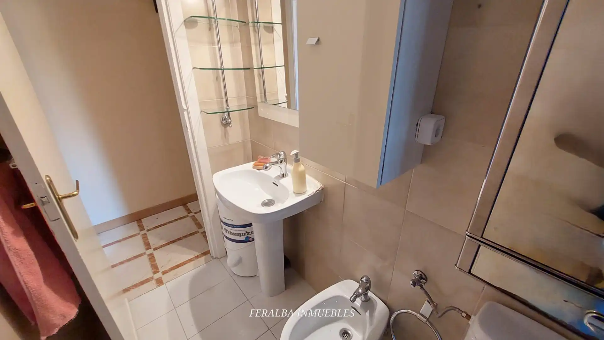 Badezimmer von Wohnung zum Verkauf in Madrid mit Klimaanlage, Heizung und Terrasse