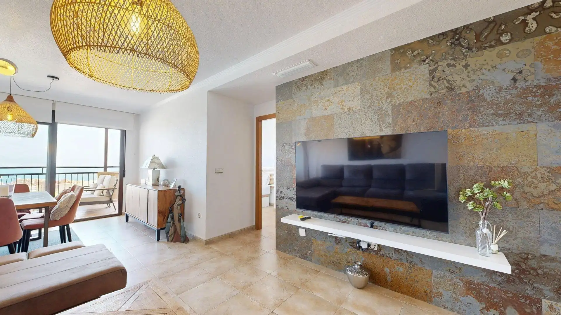 Sala de estar de Apartamento de alquiler en Elche / Elx con Aire acondicionado, Calefacción y Jardín privado
