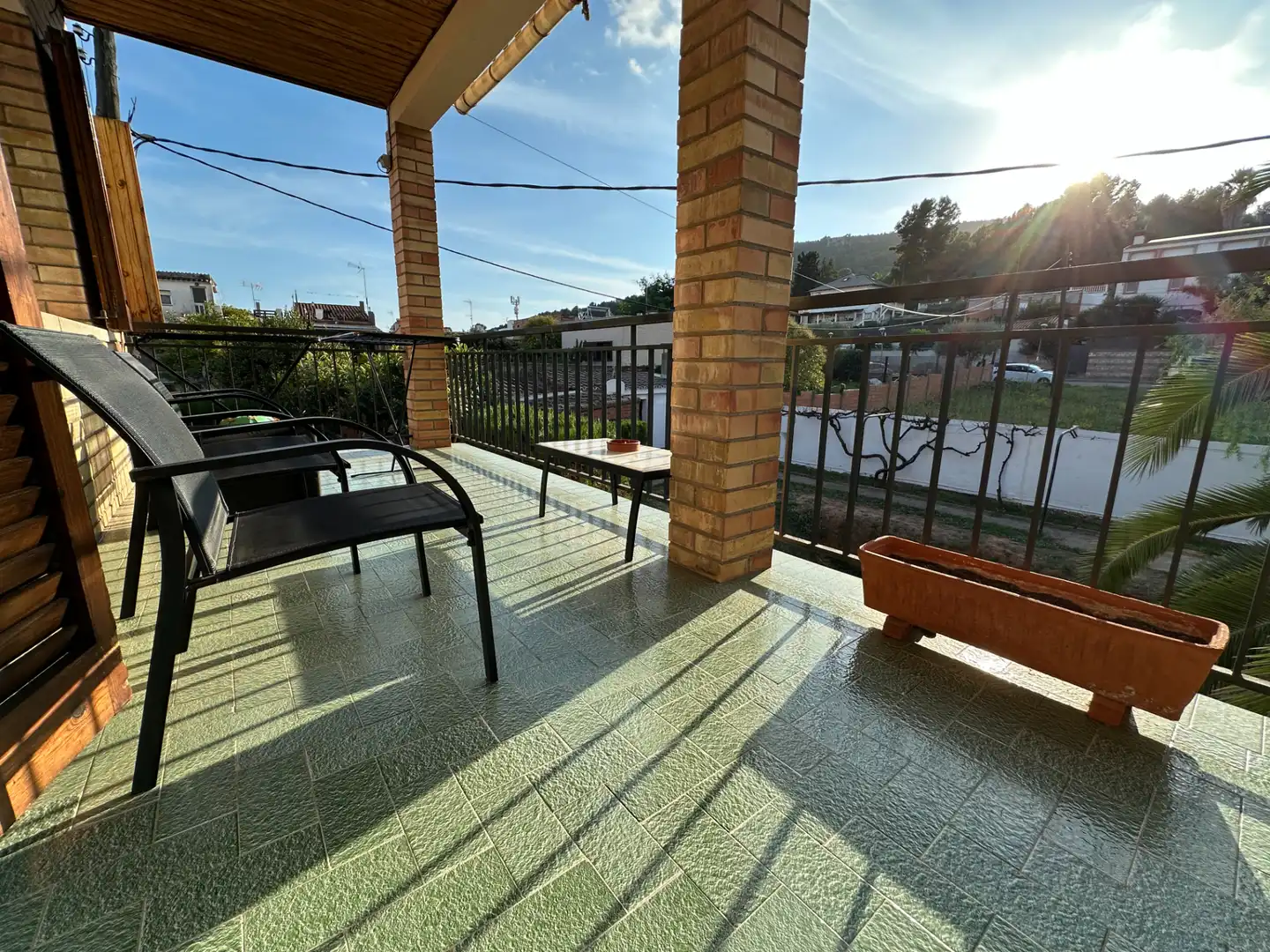 Terrasse von Einfamilien-Reihenhaus zum Verkauf in Pallejà mit Klimaanlage, Heizung und Privatgarten