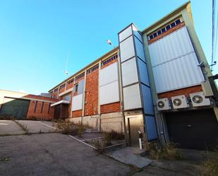 Vista exterior de Nau industrial de lloguer en Terrassa