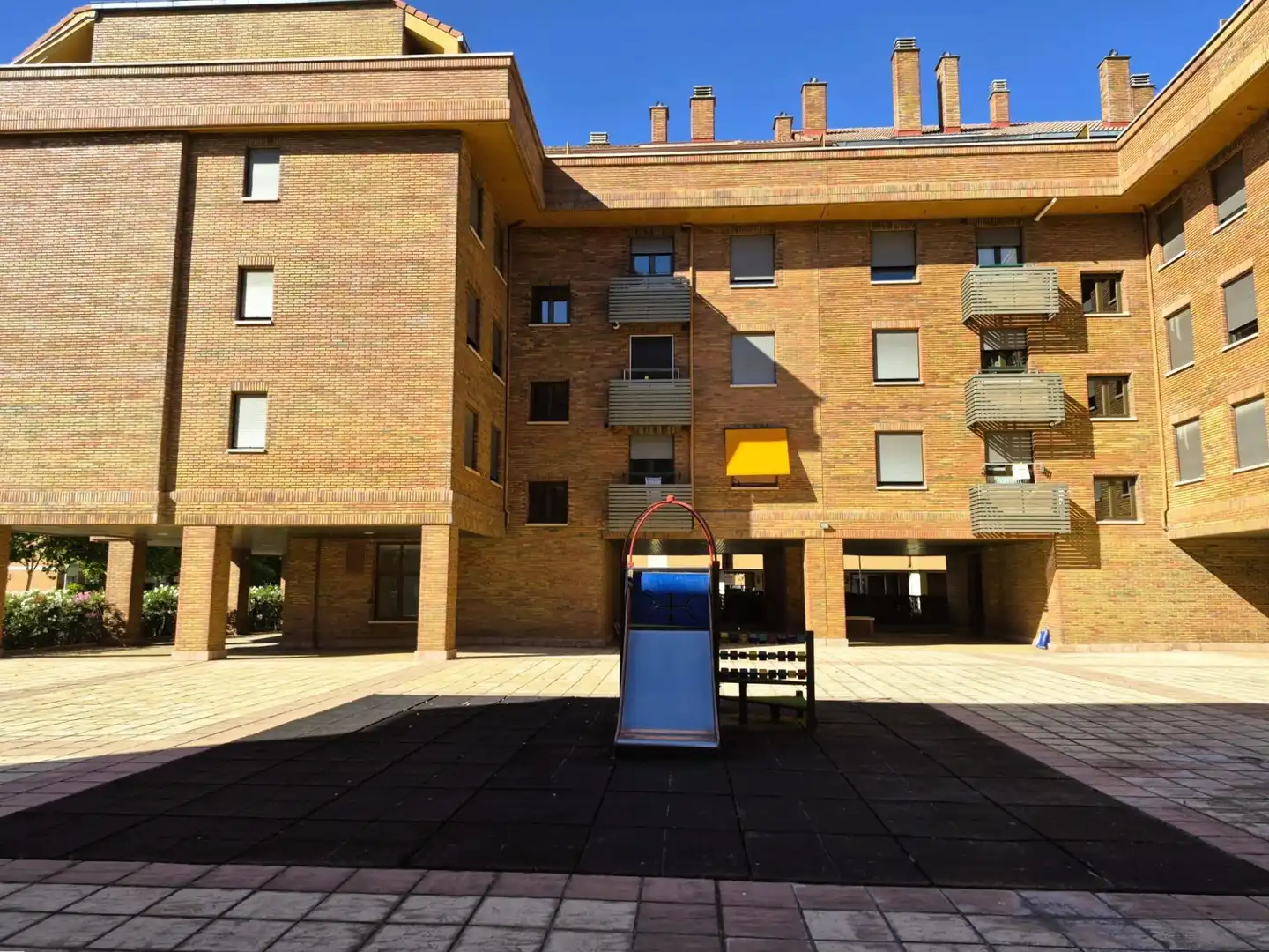 Vista exterior de Pis en venda en Valladolid amb Calefacció, Terrassa i Balcó