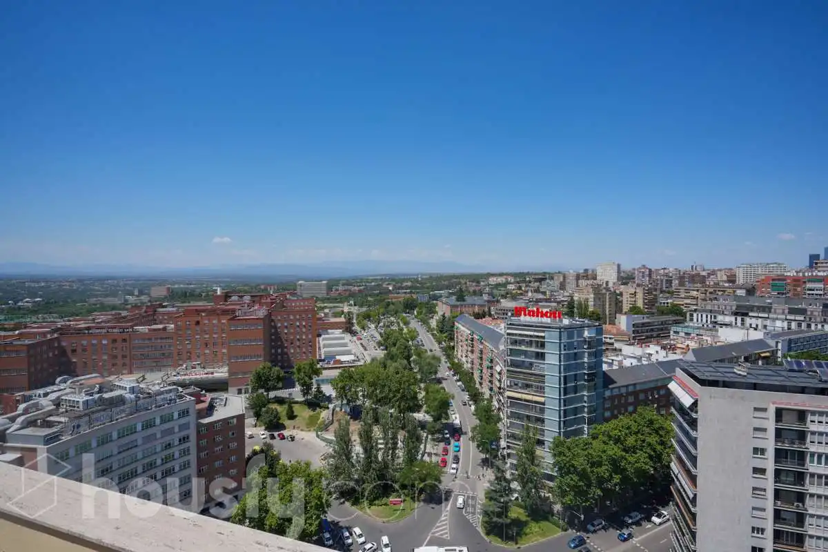 Außenansicht von Wohnung zum Verkauf in Madrid mit Klimaanlage, Heizung und Terrasse