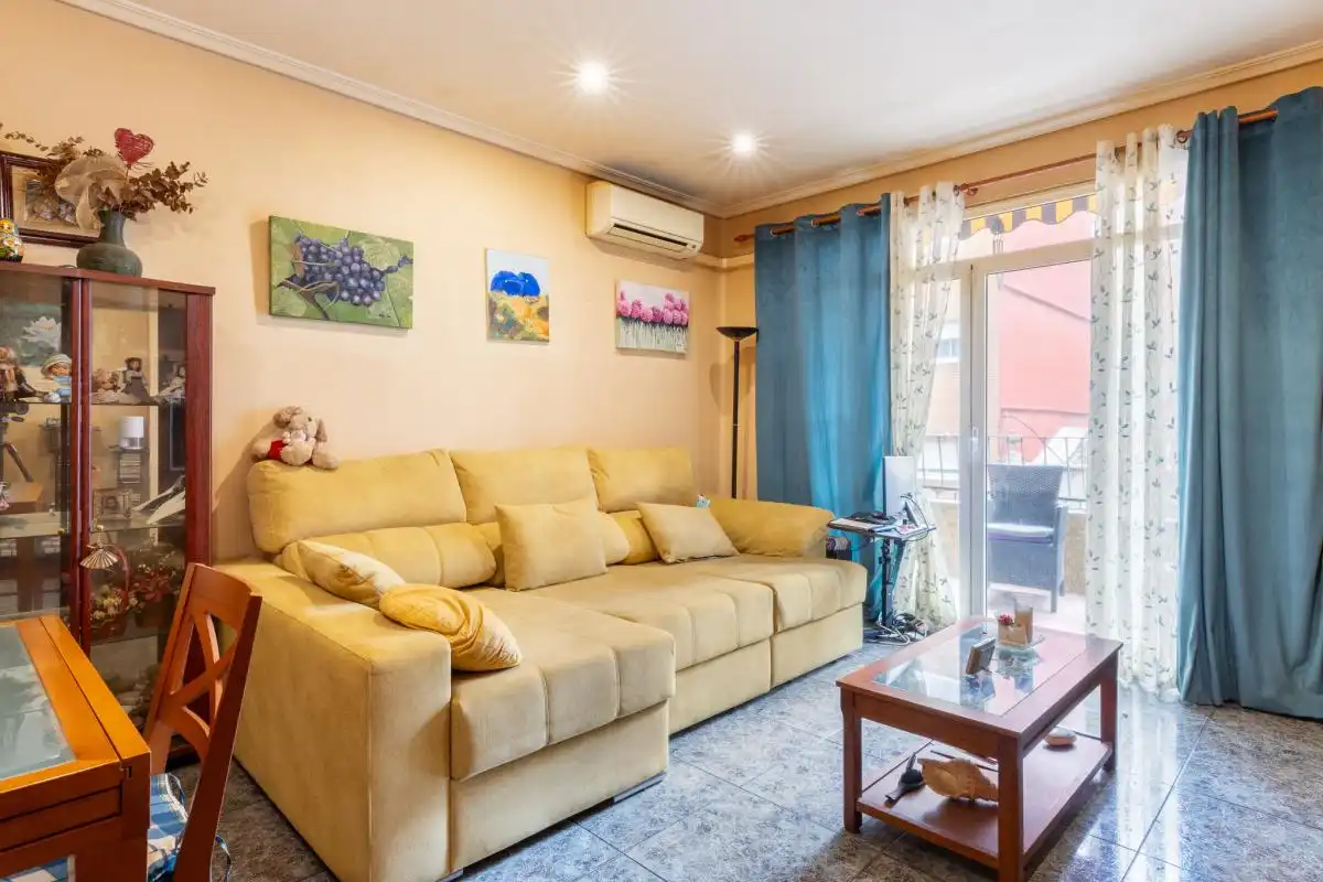 Living room of Flat for sale in Valencia  with Air Conditioner, Heating and Storage room
