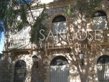 Chalet con balcón en venta en Monóvar  / Monòver