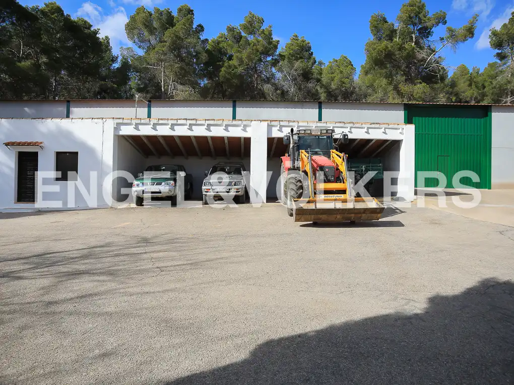Aparcament de Finca rústica en venda en Ayora amb Calefacció, Jardí privat i Terrassa