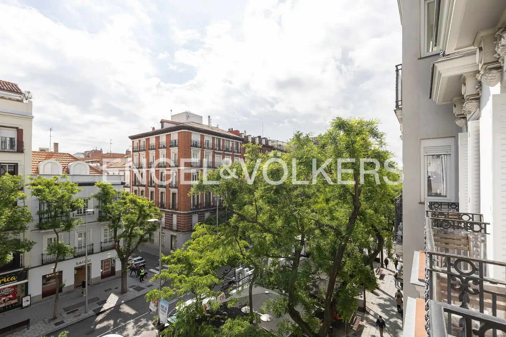 Exterior view of Flat for rent in Madrid  with Air Conditioner, Heating and Storage room