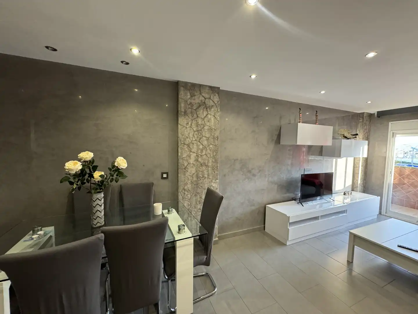 Room in Avenida Nehemias, Santa Cristina - San Rafael
