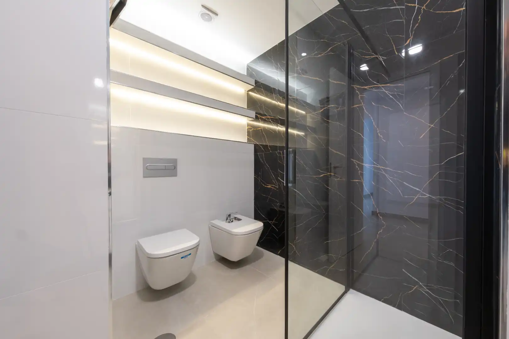 Bathroom of Attic for sale in Las Palmas de Gran Canaria  with Air Conditioner, Terrace and Storage room