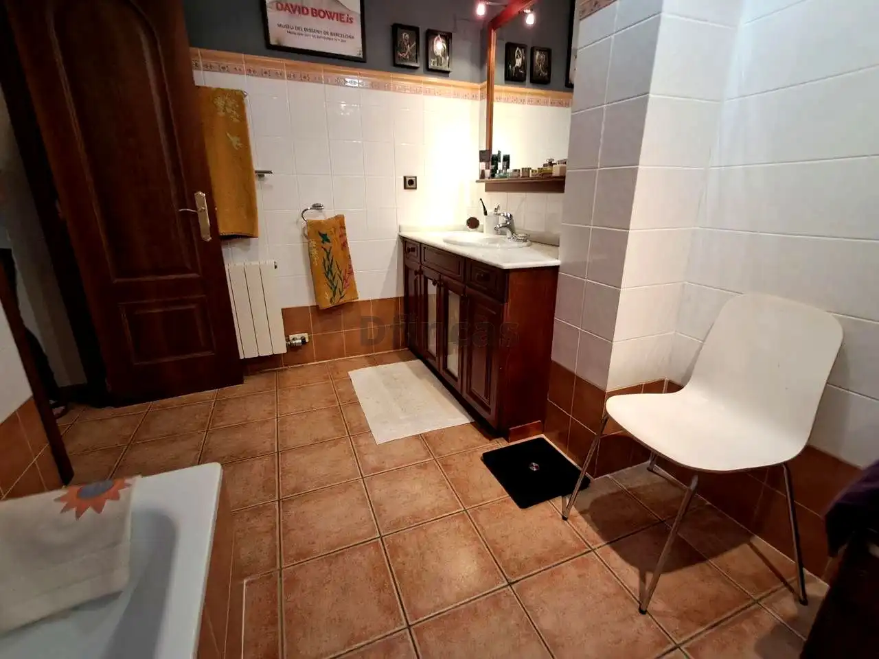 Bany de Casa o xalet en venda en Teruel amb Aire condicionat, Calefacció i Jardí privat