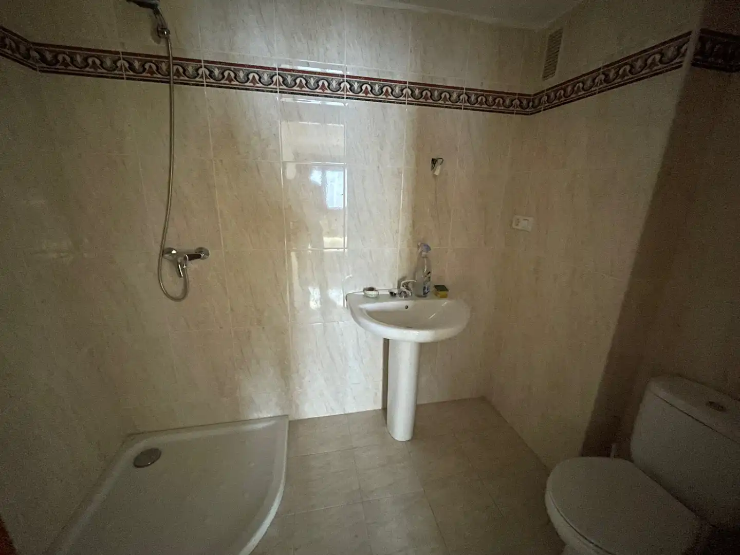 Bathroom of Flat for sale in Medina del Campo  with Heating, Terrace and Storage room