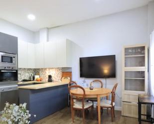 Cuina de Apartament de lloguer en  Madrid Capital amb Calefacció, Moblat i Rentadora