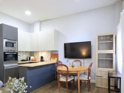 Cuina de Apartament de lloguer en  Madrid Capital amb Calefacció, Moblat i Rentadora