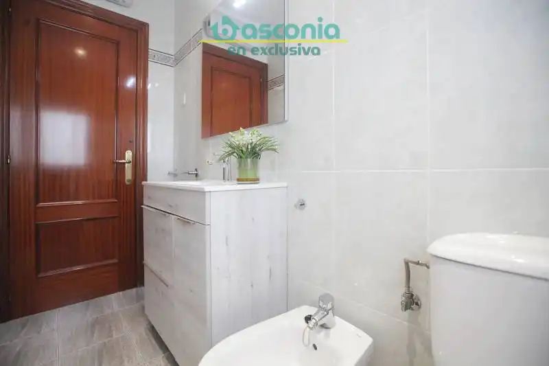Bathroom of Flat for sale in Centro - Ariz - Uribarri