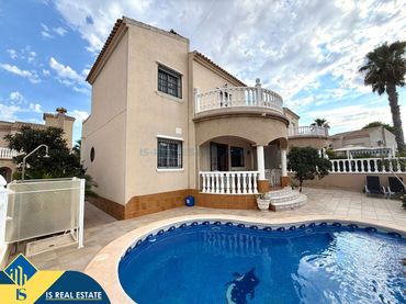 Villa con piscina in vendita a Orihuela Costa