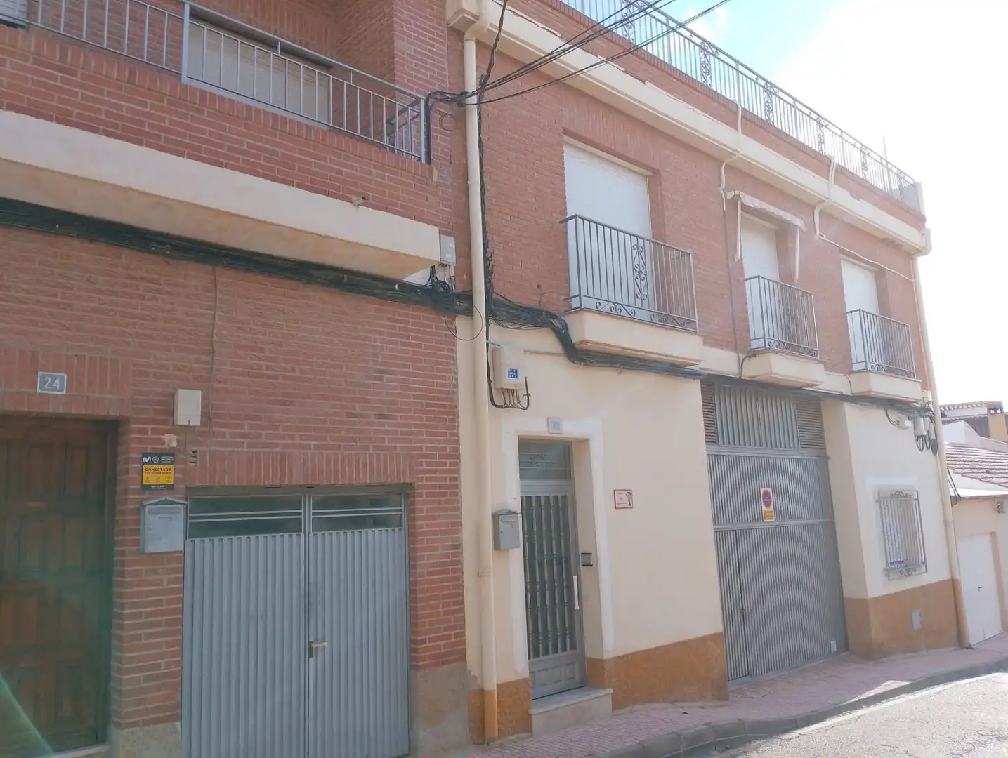 Außenansicht von Einfamilien-Reihenhaus zum Verkauf in Alhama de Murcia mit Klimaanlage, Terrasse und Abstellraum