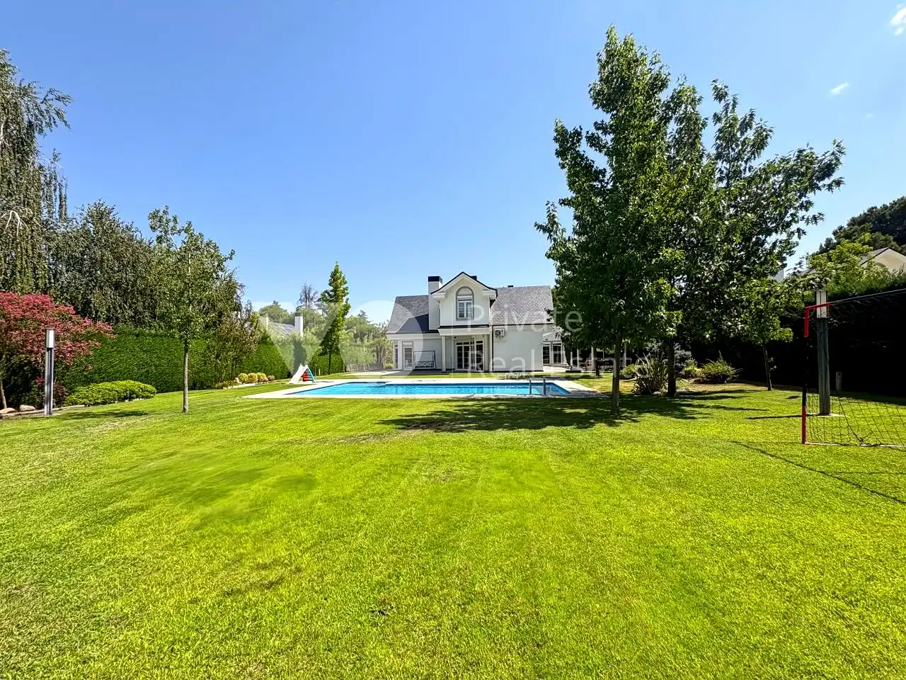 Vista exterior de Casa o xalet de lloguer en Boadilla del Monte amb Aire condicionat, Calefacció i Jardí privat