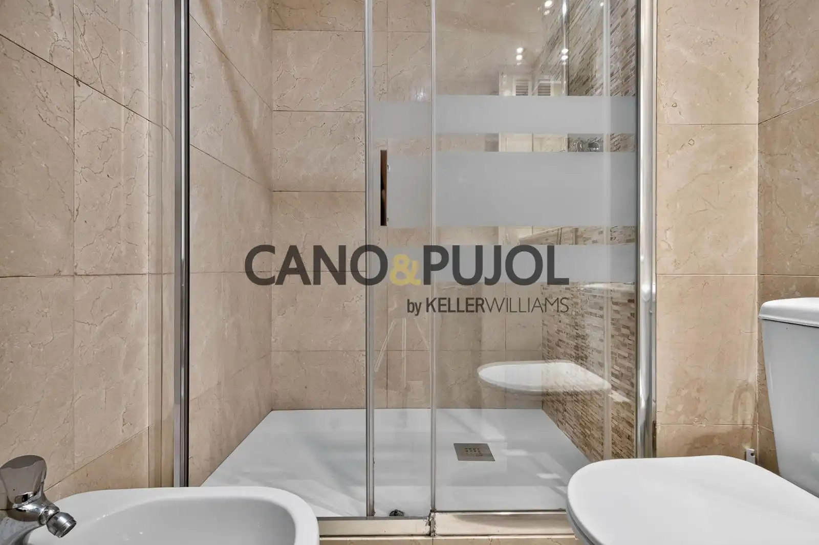 Bany de Pis en venda en Rubí amb Aire condicionat, Calefacció i Jardí privat