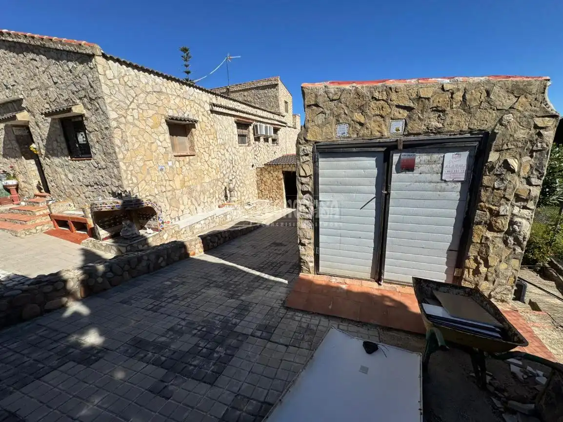 Vista exterior de Casa o chalet en venta en Montroi / Montroy con Jardín privado, Terraza y Piscina